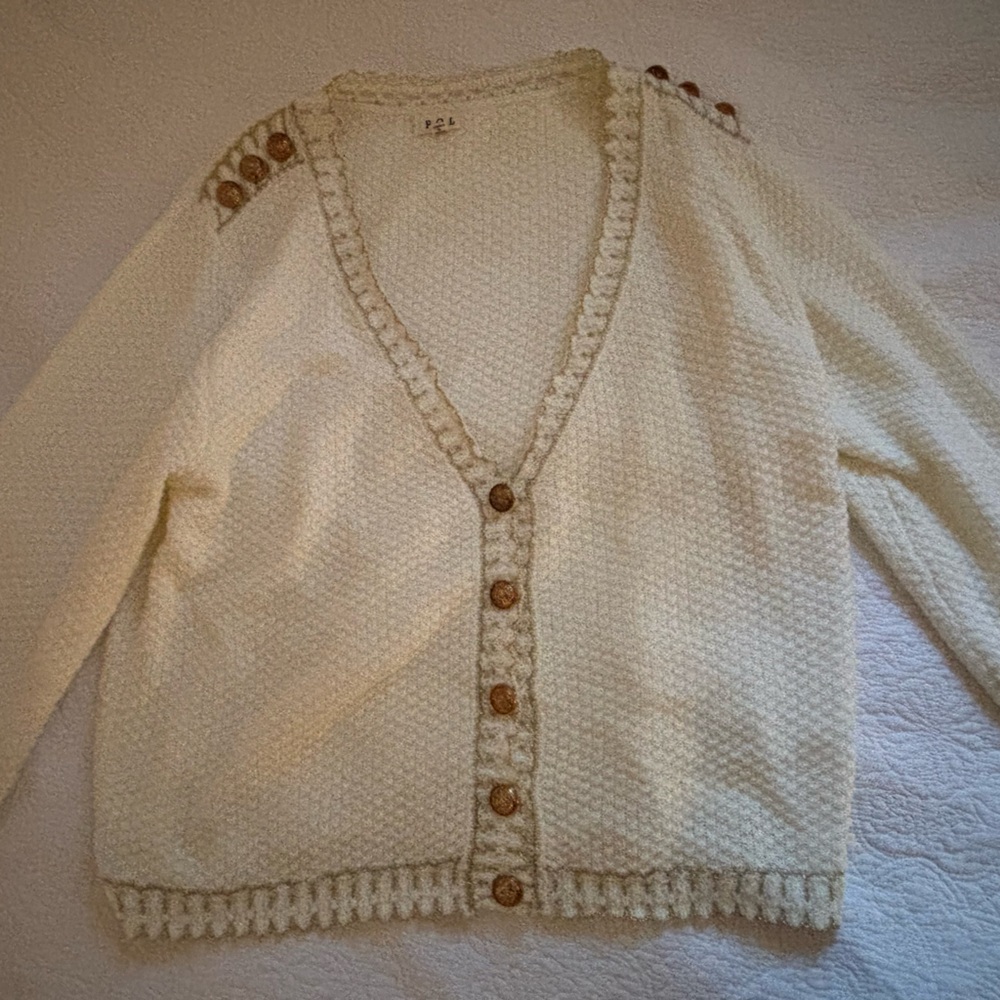Boutique cardigan with buttons